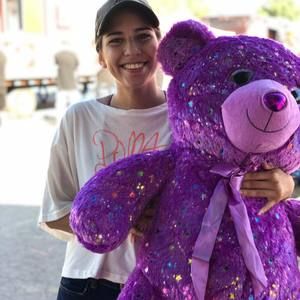 Meet your Posher, Oriana